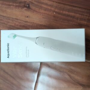 Aquasonic Vibe Series Whitening Toothbrush + 8 DuPont Brush Heads New in Box ❤️